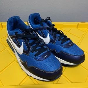 NIKE AIR MAX SKYLINE ATHLETICS WEST RUNNING SHOES